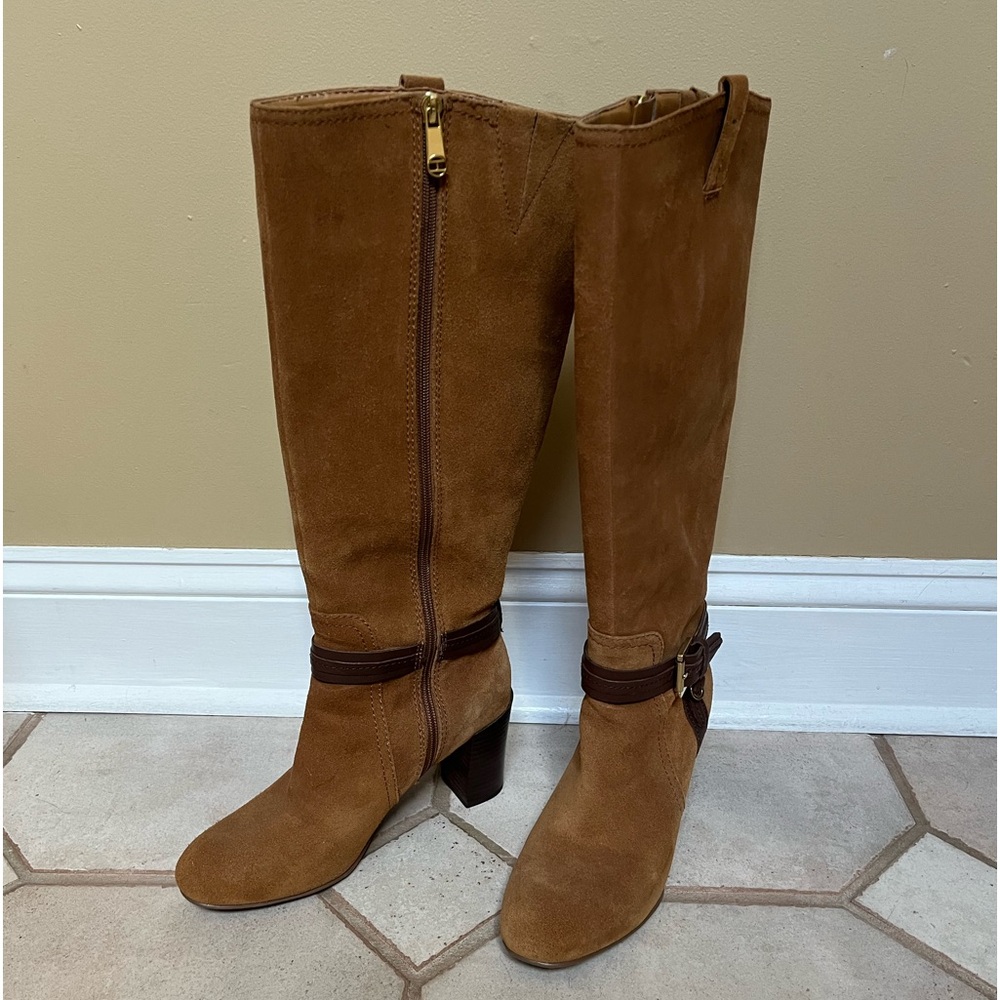 TOMMY HILFIGER Size 7.5 suede boots